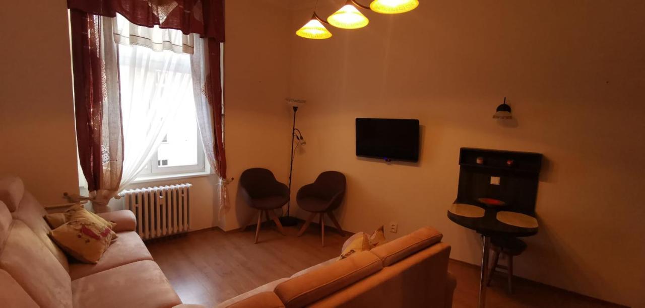 Apartmány u Hotelu Thermal KV Karlovy Vary Esterno foto